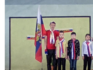 «Ты гордость наша и слава, Трёхцветный российский флаг»