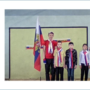 «Ты гордость наша и слава, Трёхцветный российский флаг»