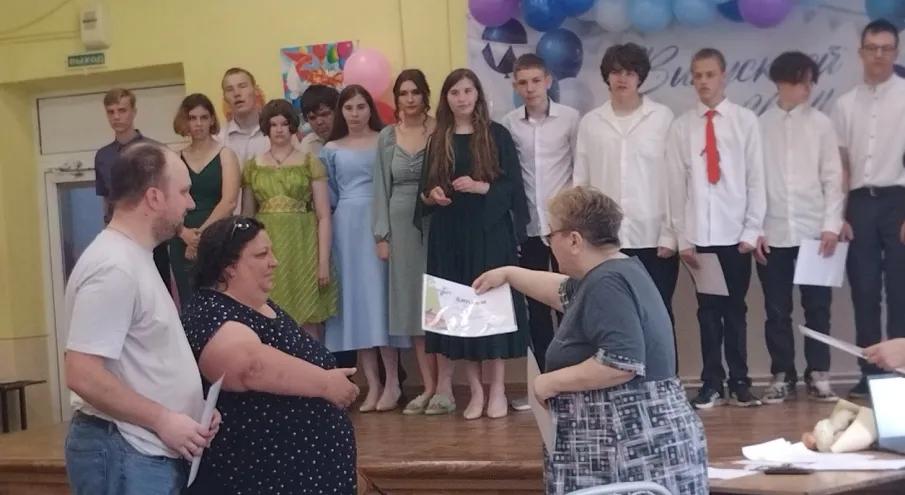 «ПОЗАДИ ШКОЛЬНЫЕ ГОДЫ, ВПЕРЕДИ ЦЕЛАЯ ЖИЗНЬ»