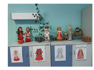 Школьная выставка декоративно-прикладного творчества «Творчество юных любимому городу»