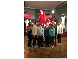 Выставка «Гений в юбке и её эпоха»