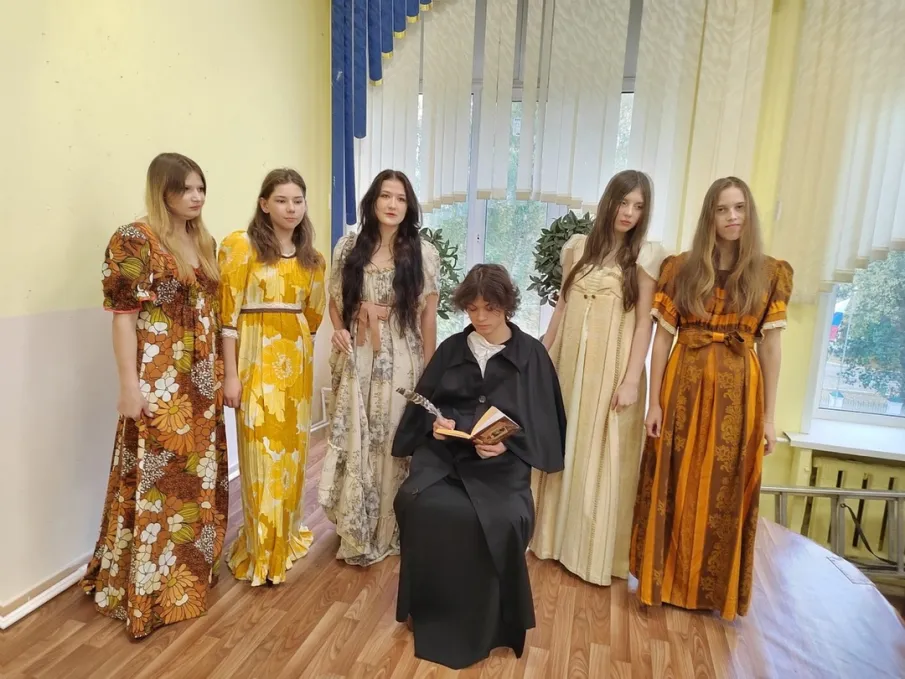 «КТО ТАКИЕ ДЕВОЧКИ? – МИЛЫЕ СОЗДАНИЯ! НЕБЕСАМИ СОЗДАНЫ, ЗЕМЛЮ УКРАШАТЬ»