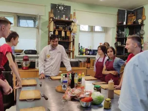 «ДЕТСТВО УХОДИТ, ЮНОСТЬ РЯДОМ»