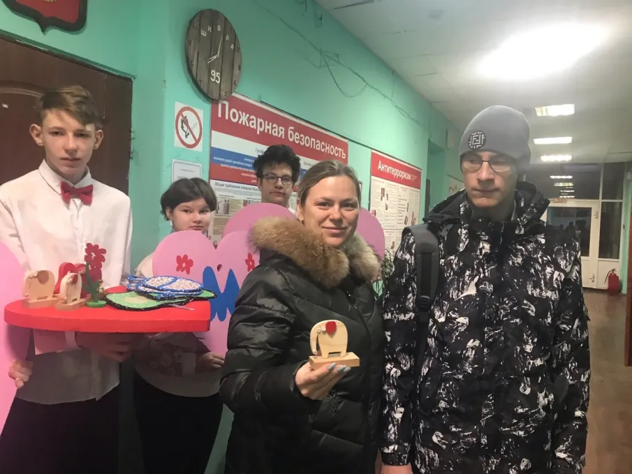 «ВСТРЕЧАЯ ПРАЗДНИК !»